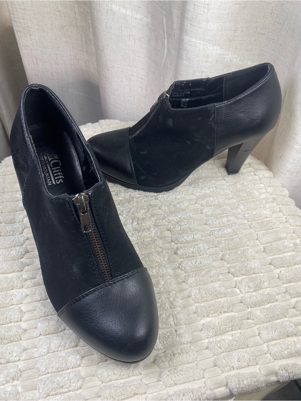 Cliffs by White Mountain Scarlett Black Front Zip Mixed Media Heeled Booties 8.5